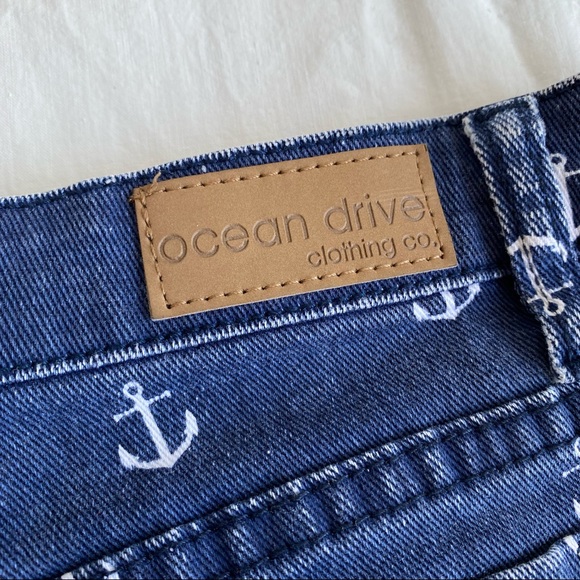 Ocean Drive Anchor Print Distressed Denim Shorts - Picture 9 of 14